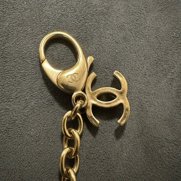 CHANEL Gold Key Holder/ Bag Charm with Quilted Design - Picture 4 of 6
